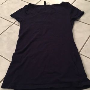 🎀🛍2 tees/tanks $5 add any to a bundle 🎀🛍